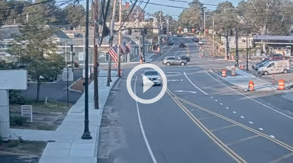 Live video from the intersection of 135 & 85, looking west down Route 135.