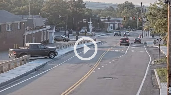 Live video from the intersection of 135 & 85, looking north up Route 85.